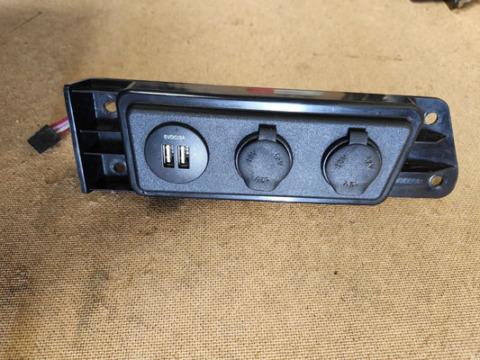 2024 Kenworth T480 USB / AUX Power Outlet Panel P01-1003 OEM
