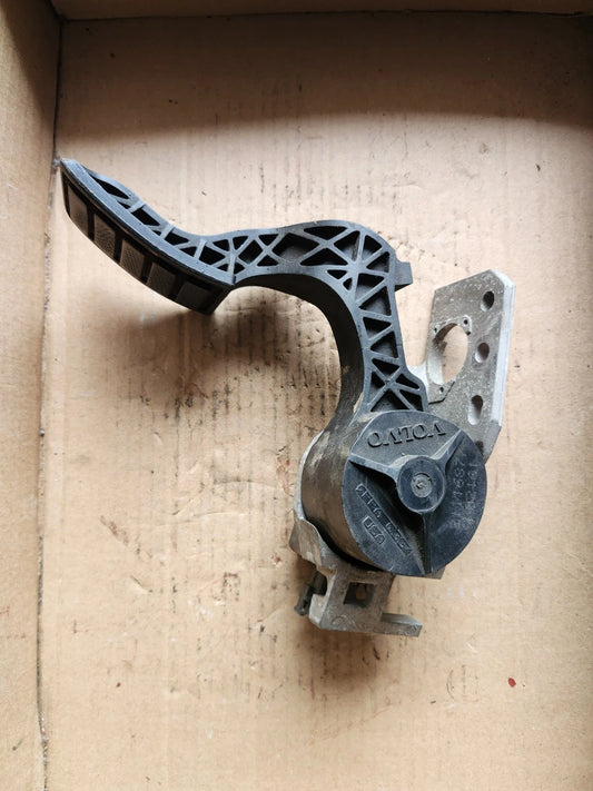 VOLVO ACCELERATOR PEDAL 21116877 OEM
