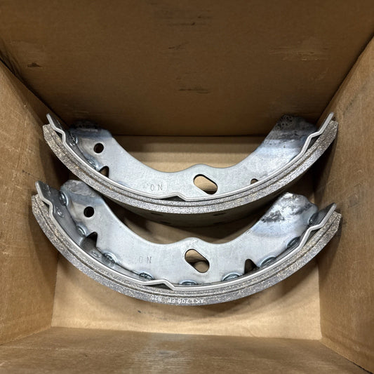 GENUINE NEW OEM ISUZU NPR BRAKE SHOE KIT 2-90226-100-0