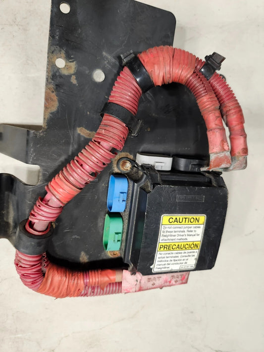 Freightliner M2 Power Distribution Fuse Box With Bracket A06-46255-012