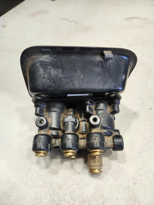 2012 Peterbilt 389 Bendix 5001231 / 909598 Air Brake Valve OEM