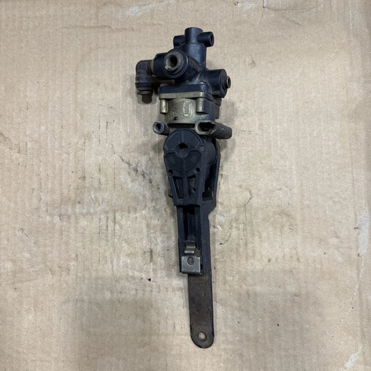 INTERNATIONAL TRUCK HEIGHT CONTROL VALVE P/N: 5.161.579